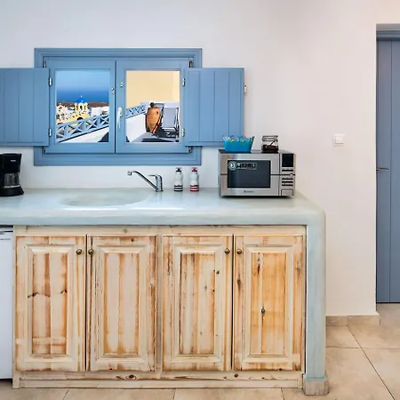 Anatoli & فندق ثيرا