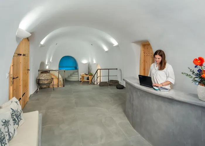 Anatoli & Fira (Santorini)